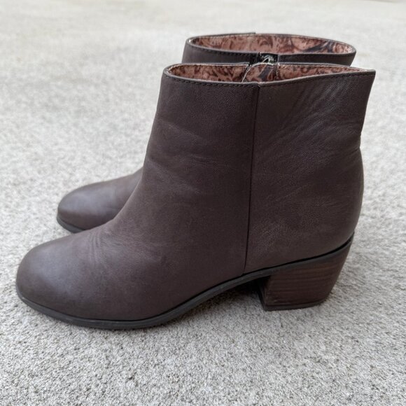 Lucky Brand Malvelia Brown Leather Stack Heel Size 7.5 Zip Booties Boots Ankle - Picture 4 of 13